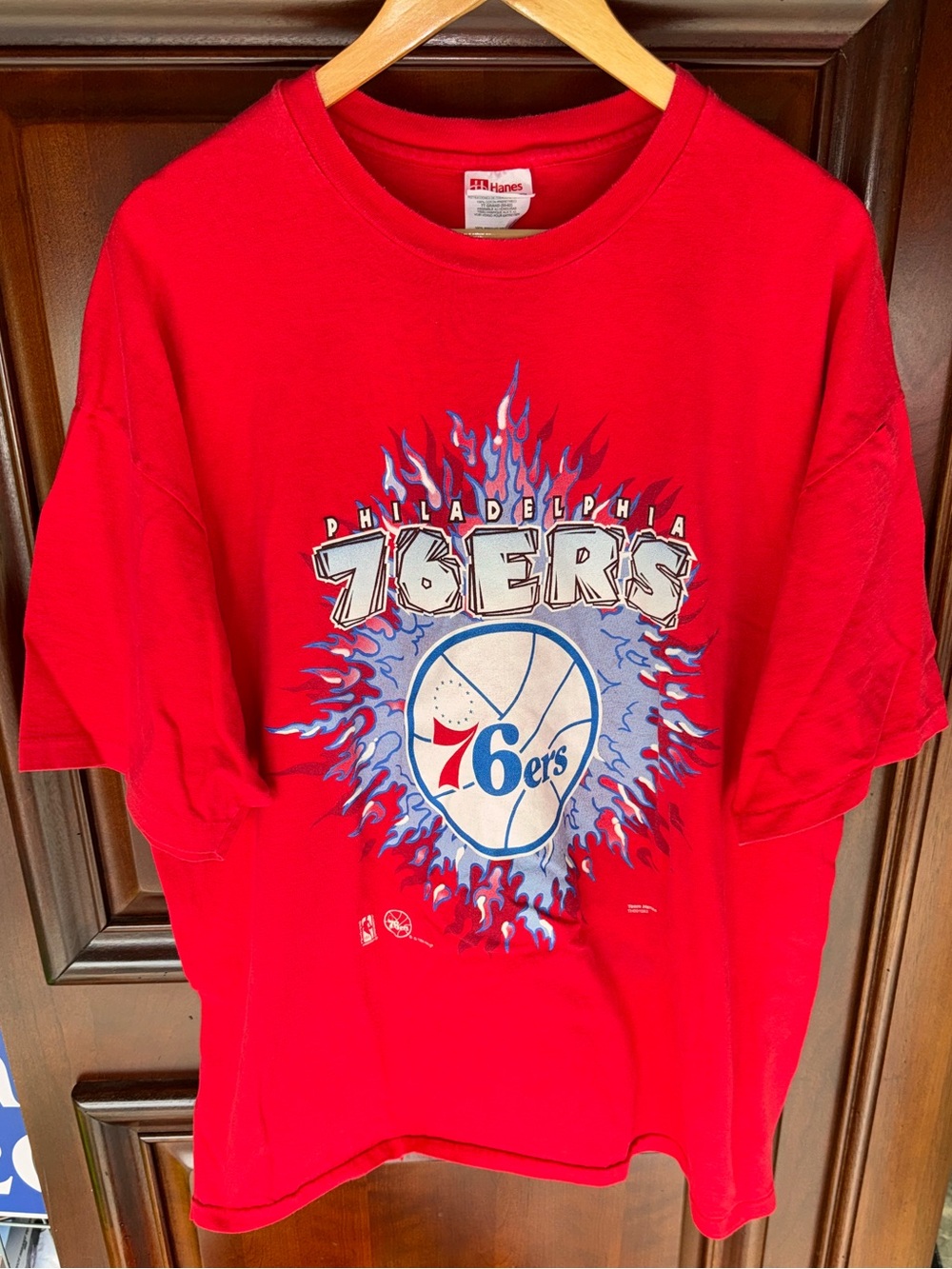 Vintage Hanes 90’s NBA Philadelphia 76ers Sixers Original Logo Graphic Tee Shirt